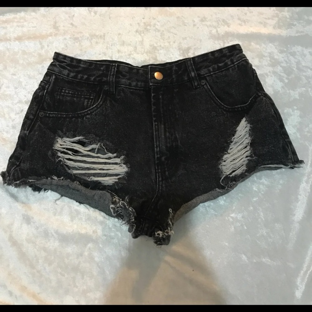 🆕Black distressed shorts 29